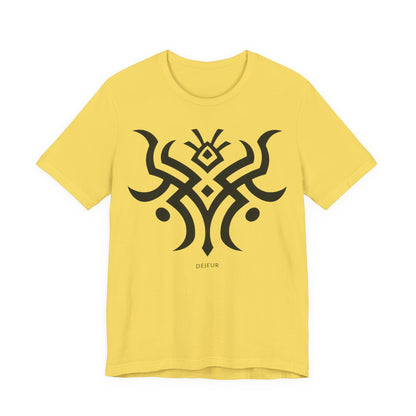 Tribal Crescent Horns - T-Shirt